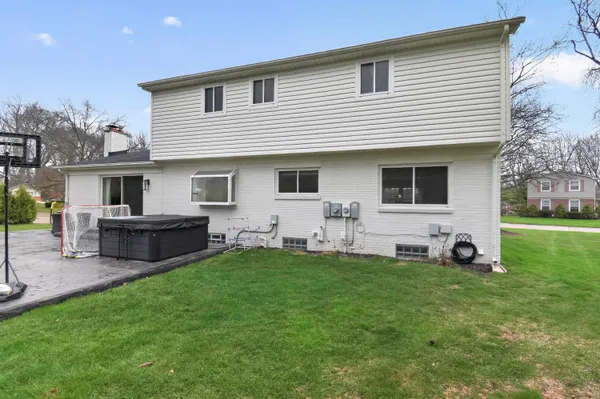 $650,000 | 15895 Hickory Ridge Drive, Northville, MI 48168