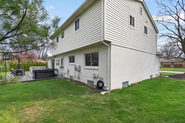 $650,000 | 15895 Hickory Ridge Drive, Northville, MI 48168