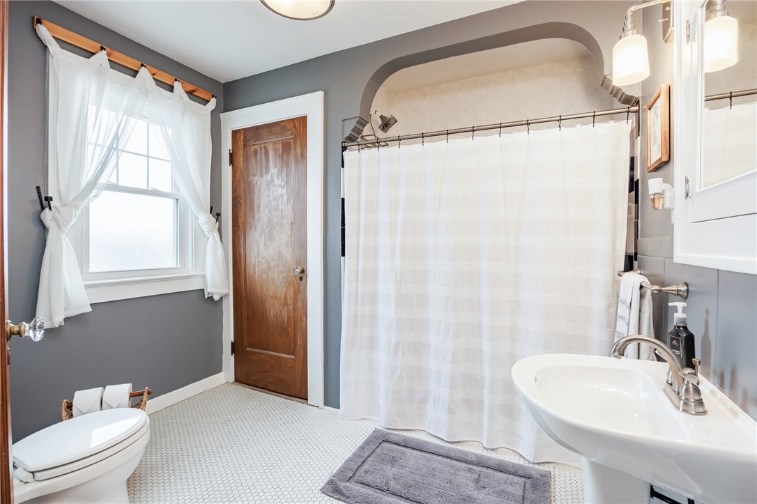 305 Hurstbourne Road Irondequoit, NY 14609 - Photo 14 of 22