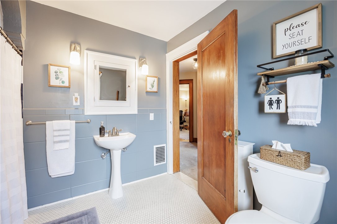 305 Hurstbourne Road Irondequoit, NY 14609 - Photo 15 of 22