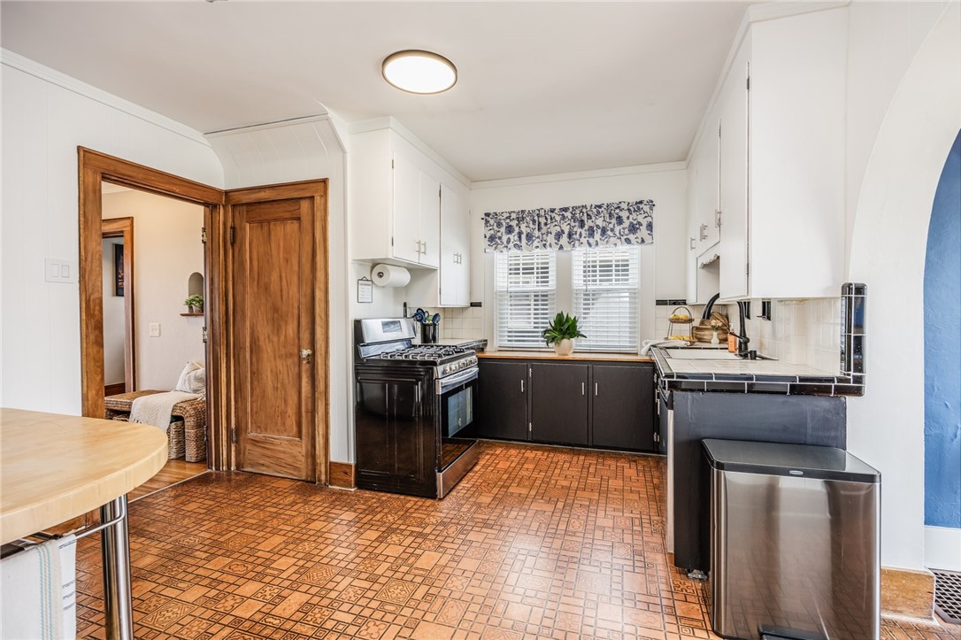 305 Hurstbourne Road Irondequoit, NY 14609 - Photo 8 of 22