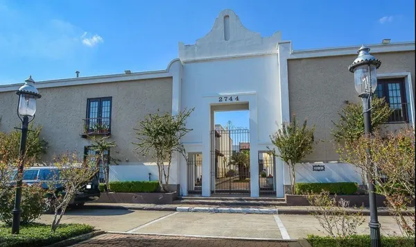 $1,500 | 2744 Briarhurst Drive, Unit 36, Houston, TX 77057