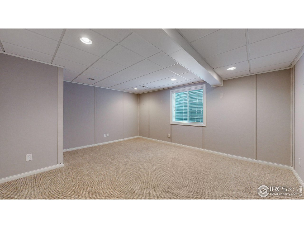 3585 West 20th Street Road Greeley, CO 80634 - Photo 26 of 32 a room with a window and a lamp