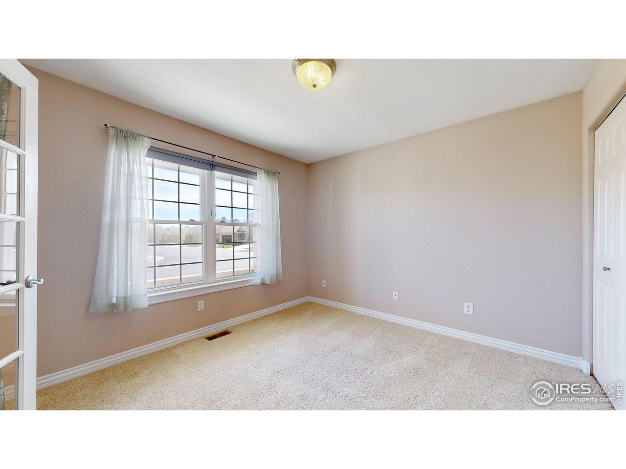 3585 West 20th Street Road Greeley, CO 80634 - Photo 5 of 32 a black and white photo of a living room