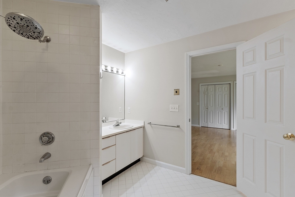 31 Pointe Rok Drive, Unit 31 Worcester, MA 01604 - Photo 13 of 32