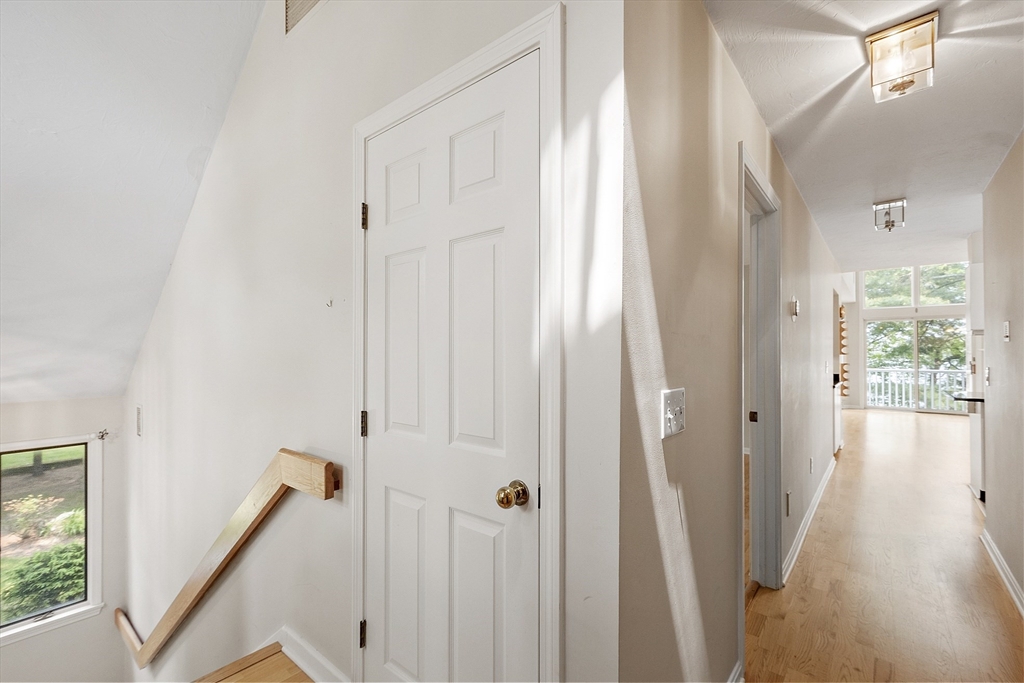 31 Pointe Rok Drive, Unit 31 Worcester, MA 01604 - Photo 9 of 32 a view of a hallway with a wooden floor