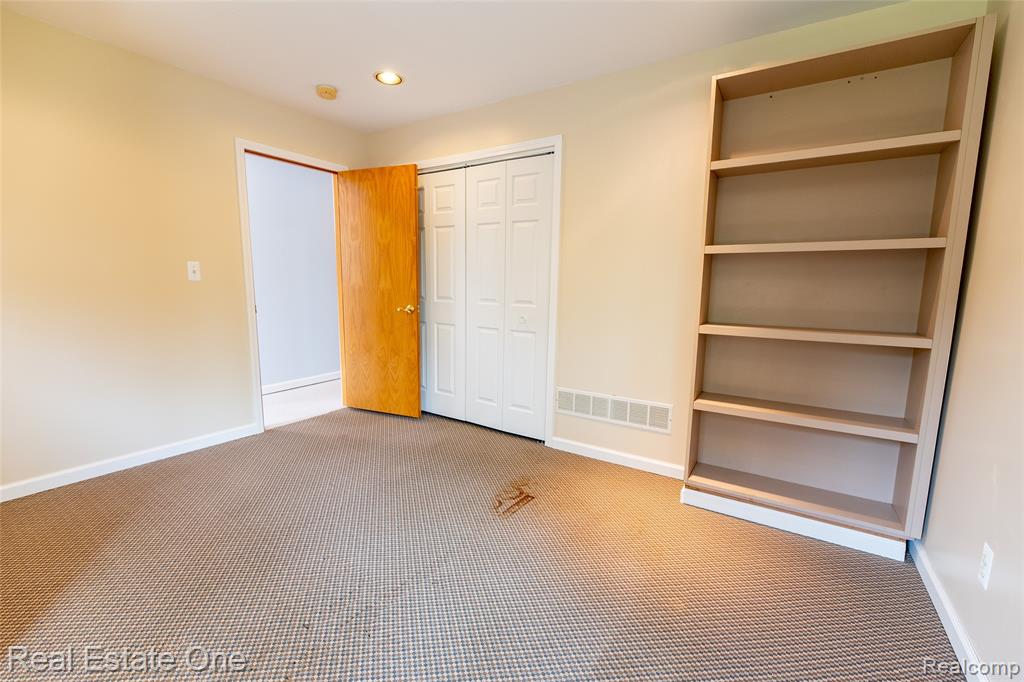 3180 Eastwood Drive Rochester, MI 48309 - Photo 30 of 45