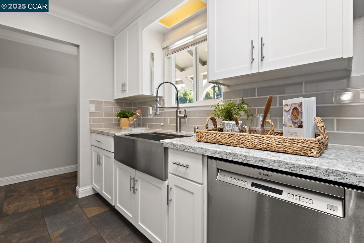 1381 Rosal Lane Concord, CA 94521 - Photo 12 of 48