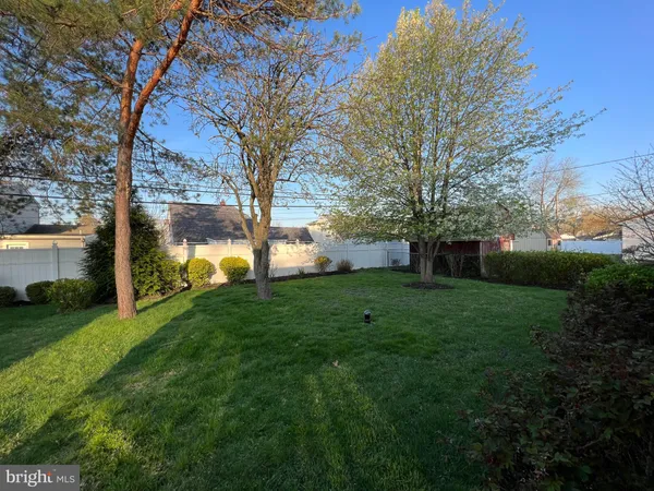 $2,900 | 15 Catalpa Lane, Levittown, PA 19055