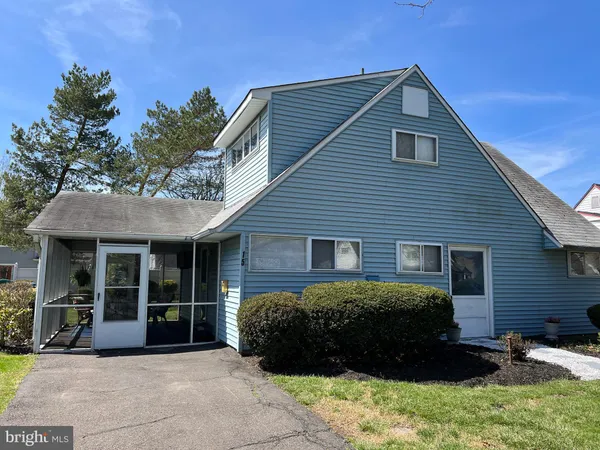 $2,900 | 15 Catalpa Lane, Levittown, PA 19055