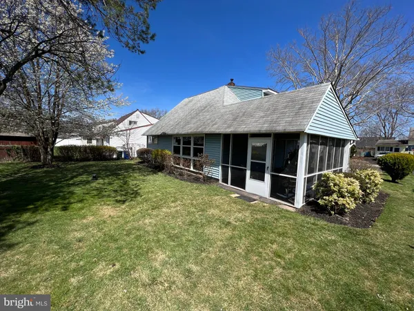 $2,900 | 15 Catalpa Lane, Levittown, PA 19055