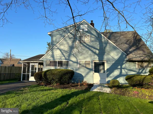 $2,900 | 15 Catalpa Lane, Levittown, PA 19055