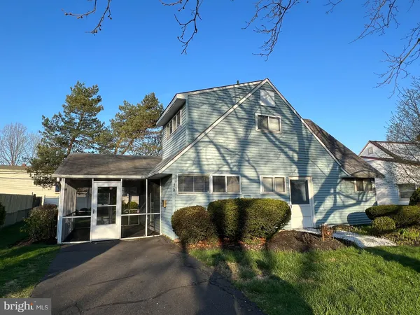 $2,900 | 15 Catalpa Lane, Levittown, PA 19055