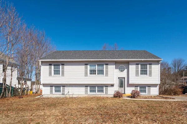 $375,000 | 31 Oak Street, Newport, NH 03773