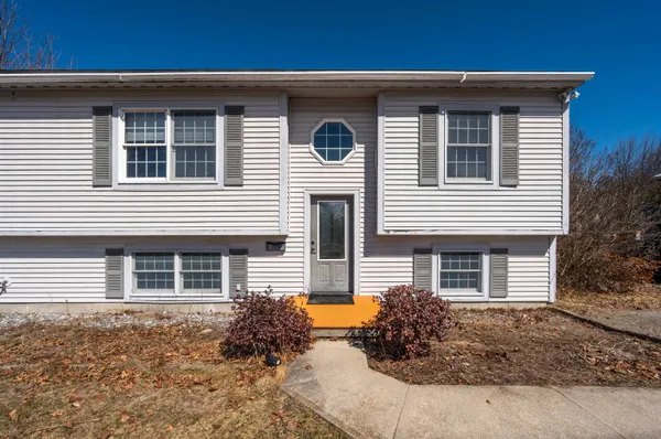 $375,000 | 31 Oak Street, Newport, NH 03773