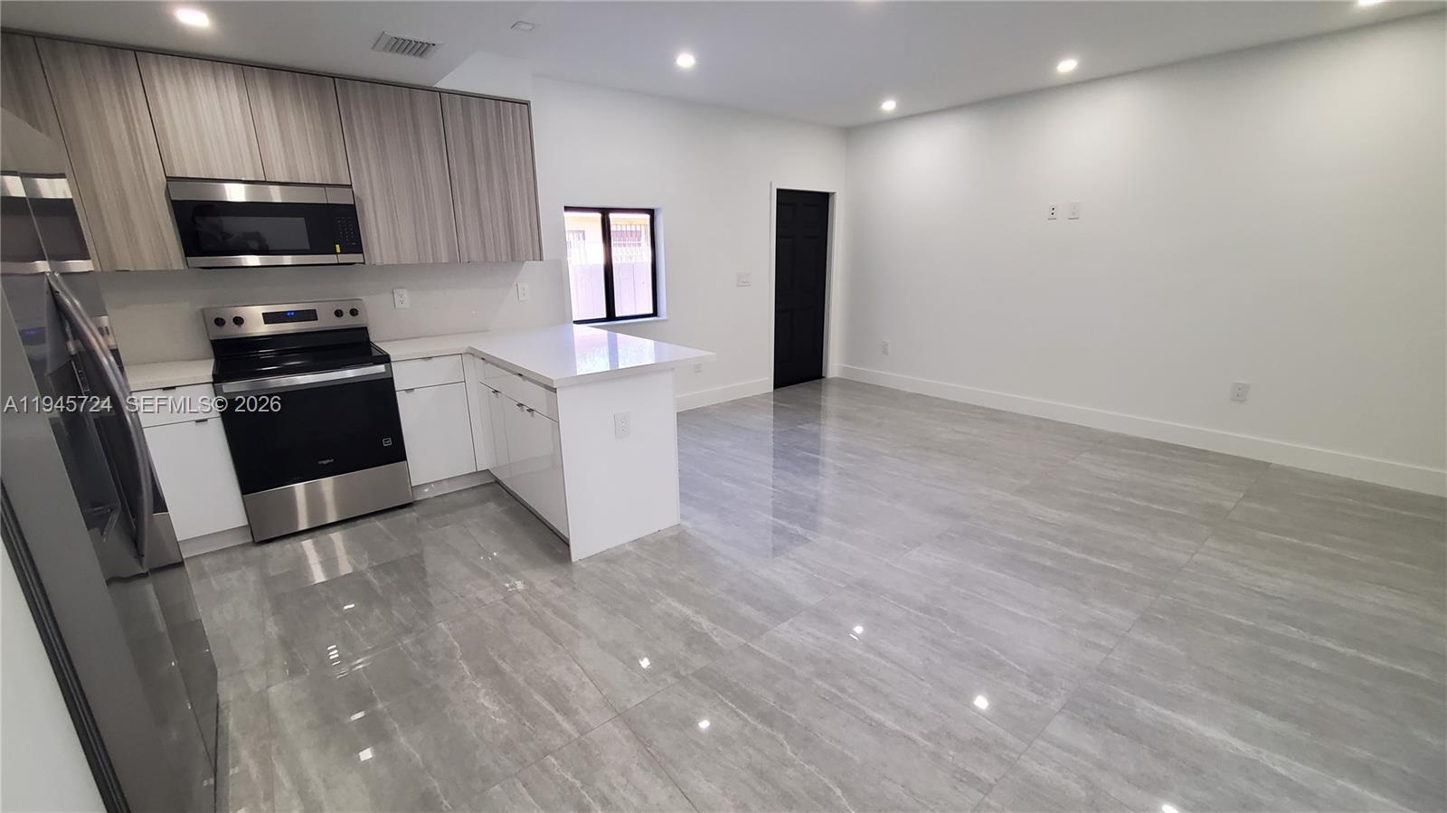 40 Southwest 34th Avenue, Unit B Miami, FL 33135 - Photo 5 of 21