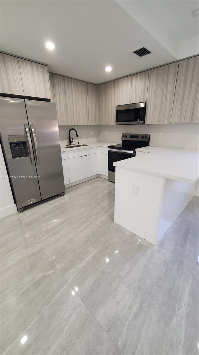 40 Southwest 34th Avenue, Unit B Miami, FL 33135 - Photo 7 of 21