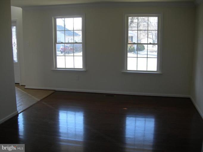 5628 Allender Road White Marsh, MD 21162 - Photo 3 of 11 Living Room
