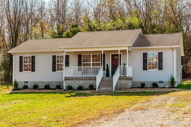 $284,000 | 1218 Locust Street, Westmoreland, TN 37186