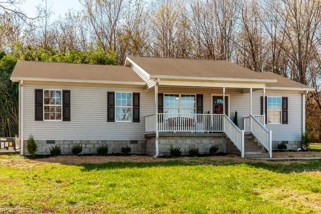 $284,000 | 1218 Locust Street, Westmoreland, TN 37186