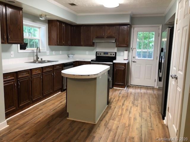 1909 Southridge Lane Fort Mill, SC 29708 - Photo 10 of 32 Gallery Image 10