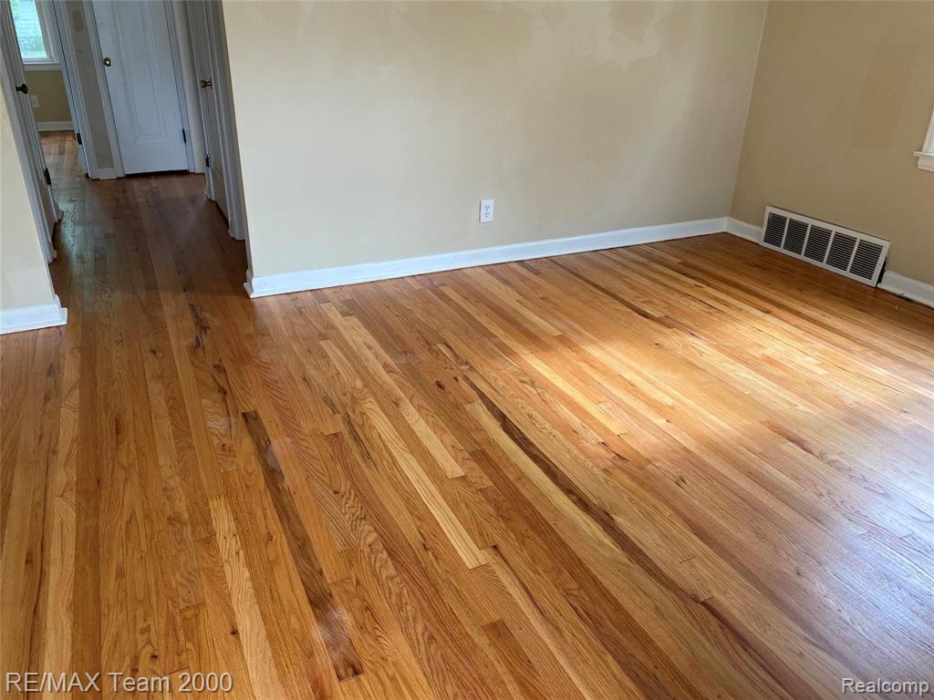 24840 Cherry Street Dearborn, MI 48124 - Photo 7 of 14
