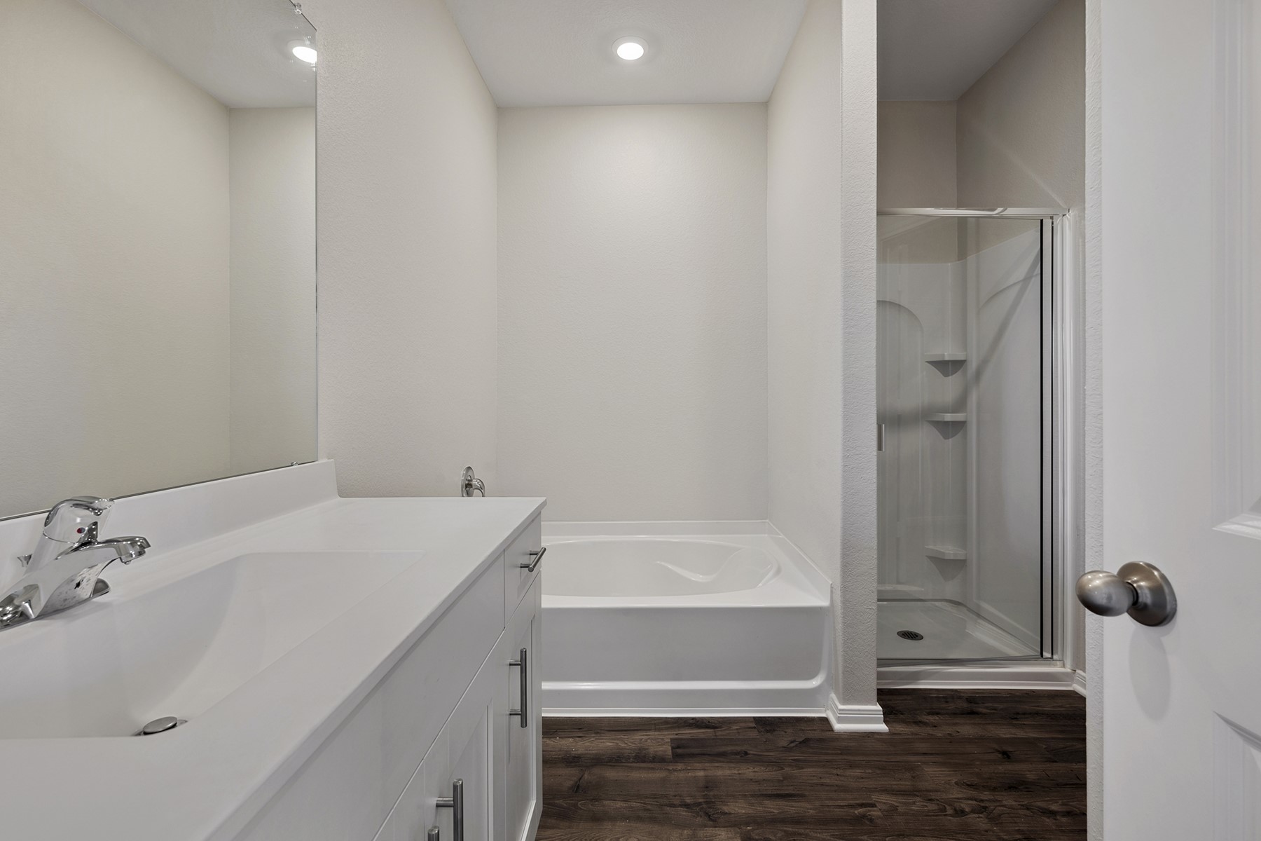 10347 Red Cardinal Drive Cleveland, TX 77328 - Photo 11 of 22 a bathroom with a bathtub and a sink