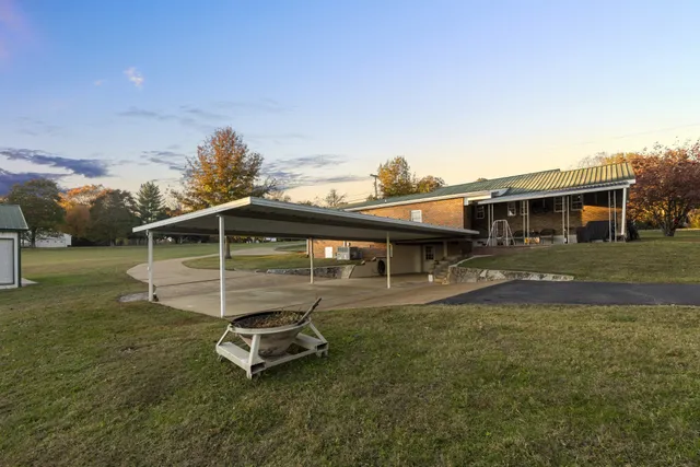 a blue swimming pool is sitting in the backyard of house