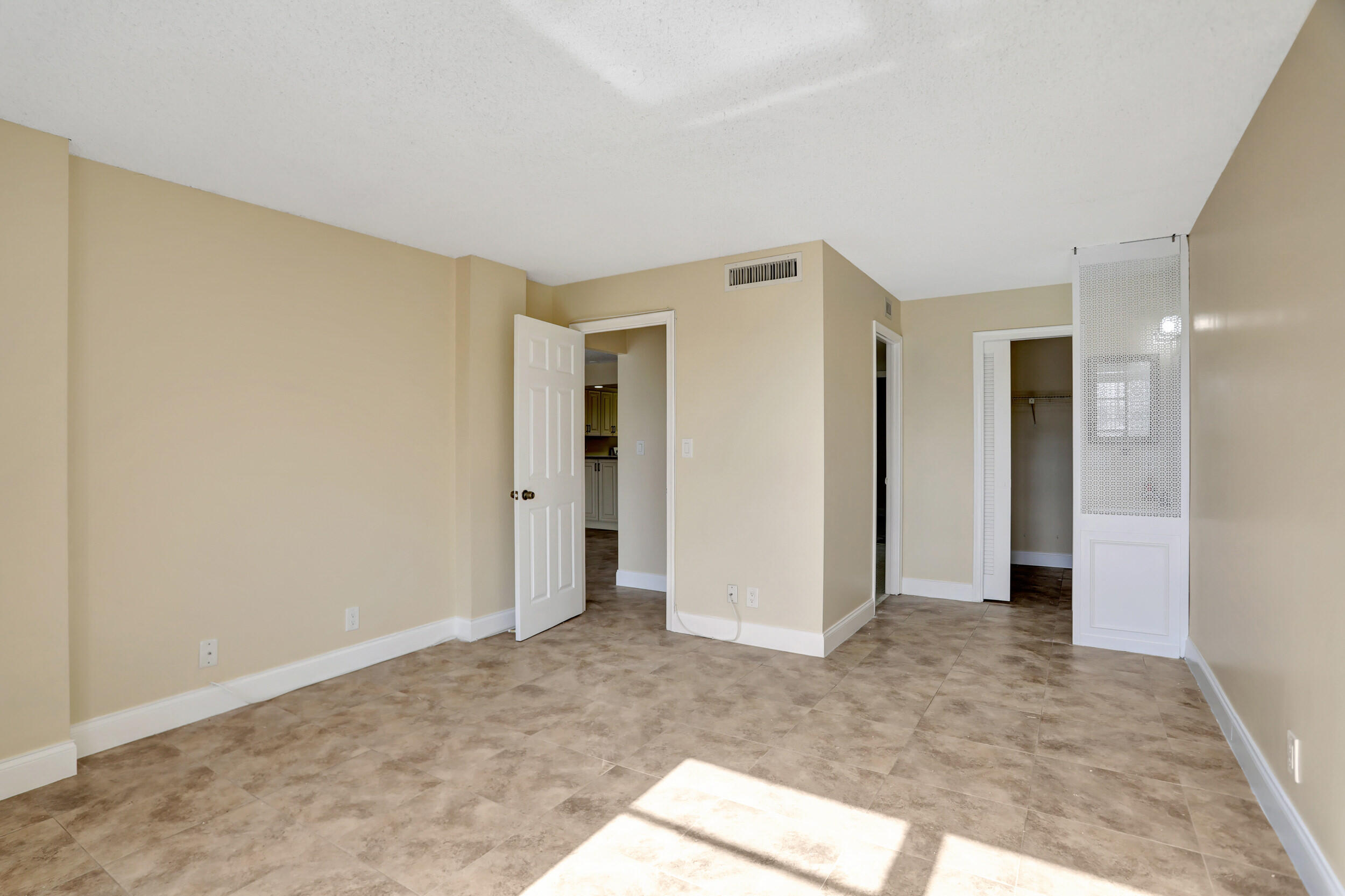 3 Royal Palm Way, Unit 403 Boca Raton, FL 33432 - Photo 17 of 41 26_001l1494