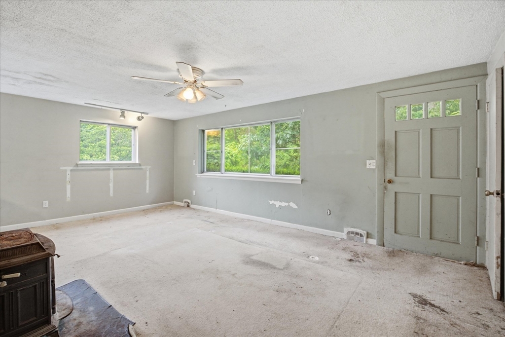 40 Maple Street Holliston, MA 01746 - Photo 5 of 22