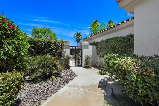 $900,000 | 479 Desert Holly Drive, Palm Desert, CA 92211