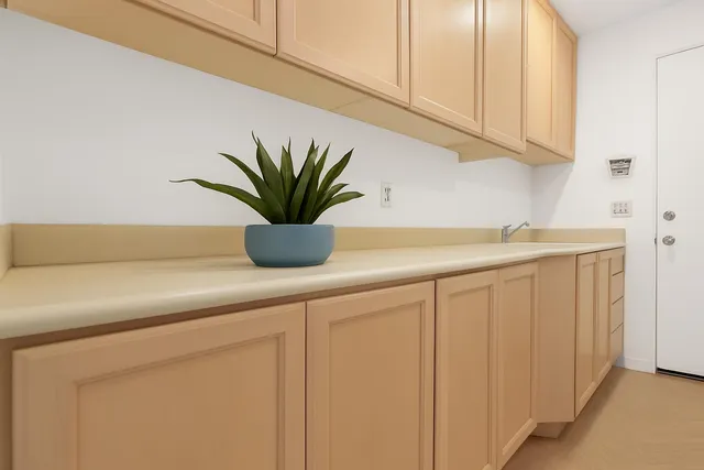 $900,000 | 479 Desert Holly Drive, Palm Desert, CA 92211