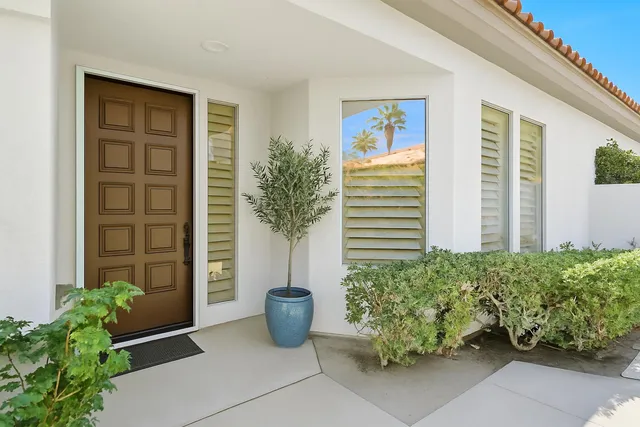 $900,000 | 479 Desert Holly Drive, Palm Desert, CA 92211