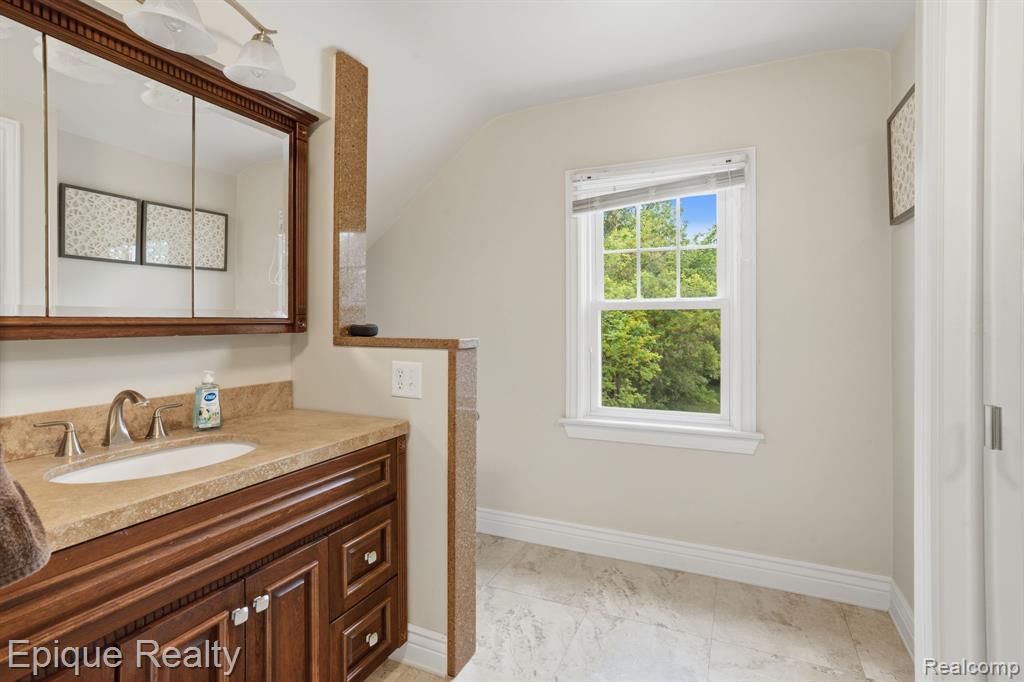 608 South Main Street Capac, MI 48014 - Photo 15 of 25