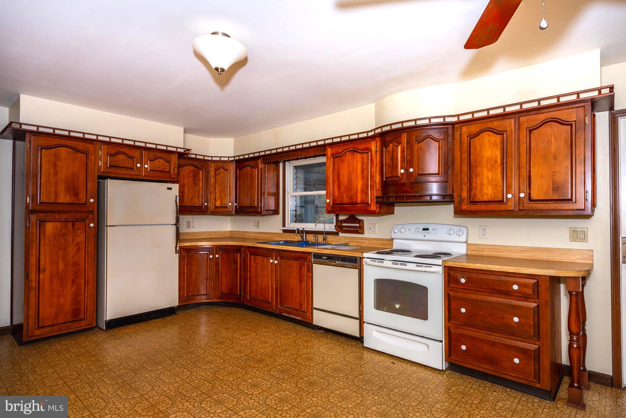 1555 County Line Road York Springs, PA 17372 - Photo 8 of 28 Gallery Image 8