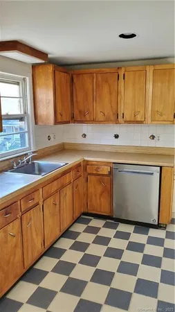 $2,200 | 38 Landin Street, Unit 2, Woodbridge, CT 06525