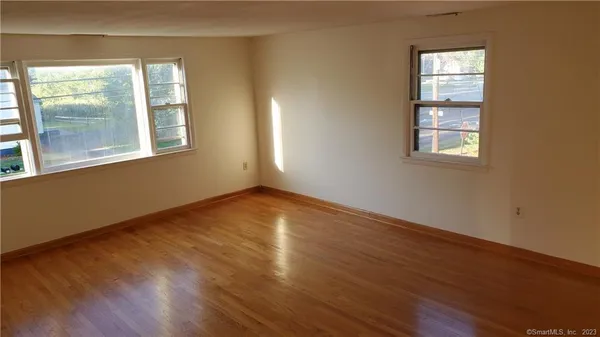 $2,200 | 38 Landin Street, Unit 2, Woodbridge, CT 06525
