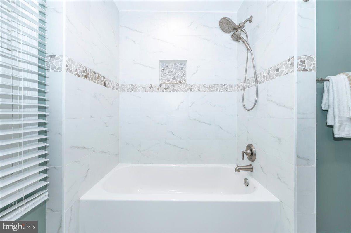 10 Megans Court Olney, MD 20832 - Photo 28 of 47 a bathroom with a bathtub