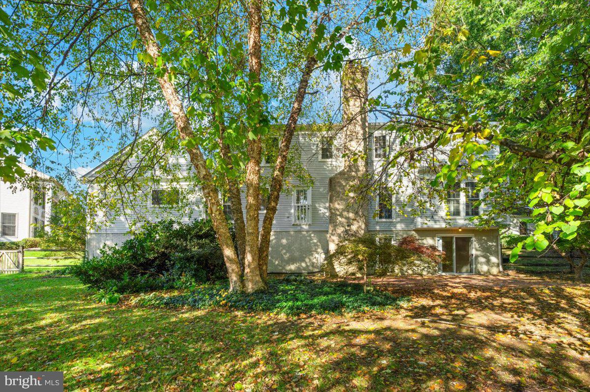10 Megans Court Olney, MD 20832 - Photo 38 of 47 a backyard of a building with trees