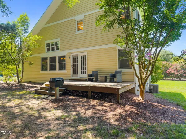 a view of a house with backyard and sitting area