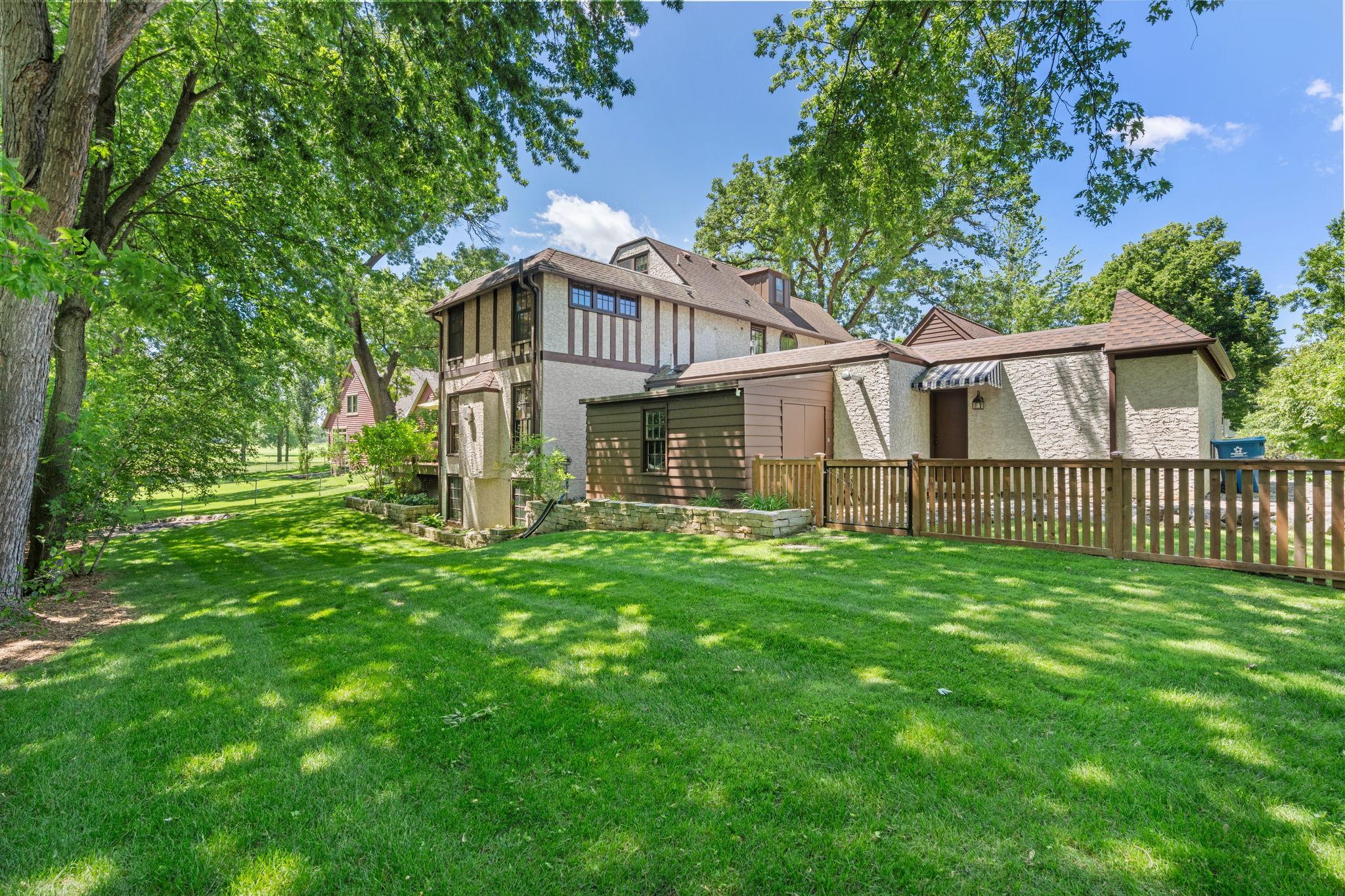 249 Hawthorne Road Hopkins, MN 55343 - Photo 50 of 56