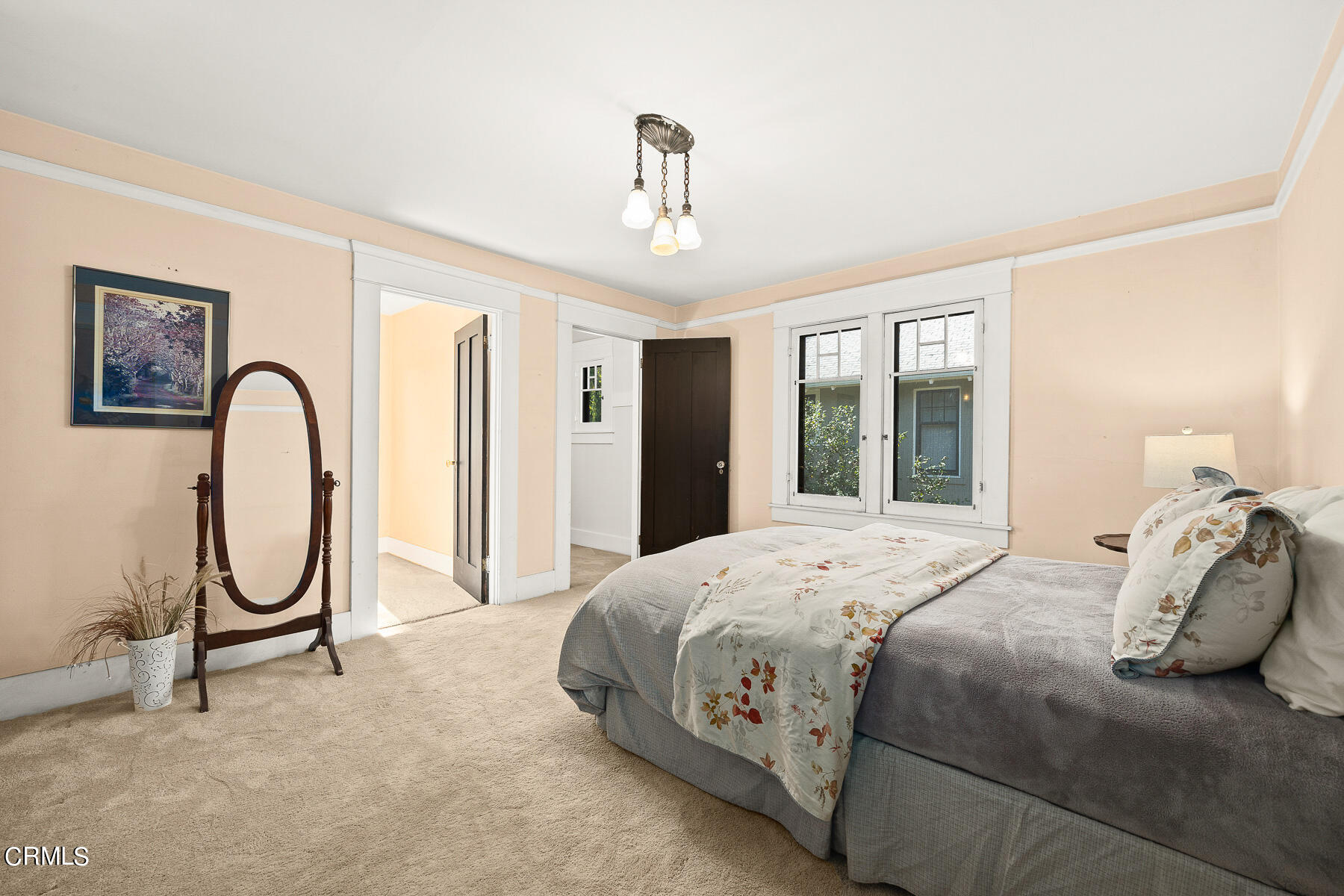 310 Congress Place Pasadena, CA 91105 - Photo 19 of 23 a bedroom with bed and a window