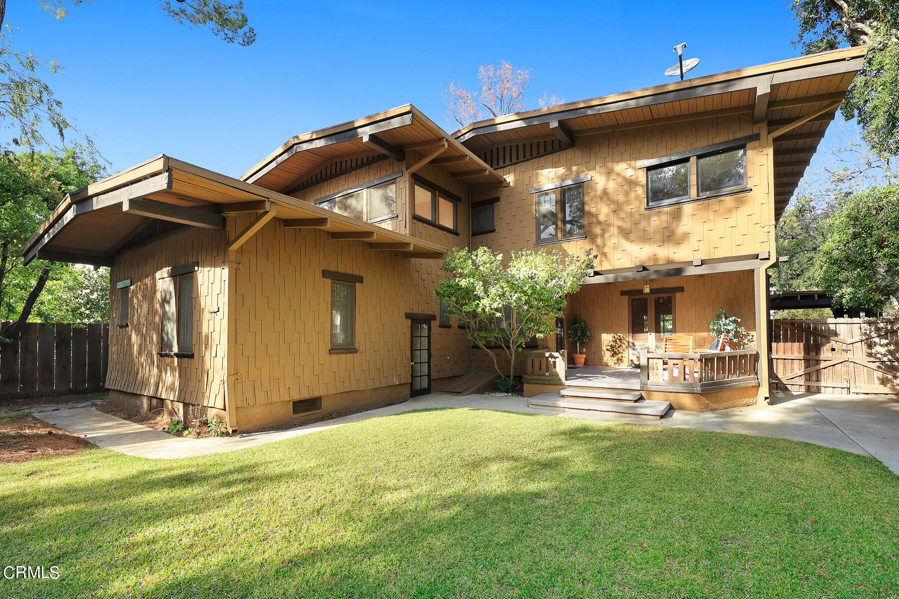 310 Congress Place Pasadena, CA 91105 - Photo 21 of 23 a view of a chair and tables in the patio