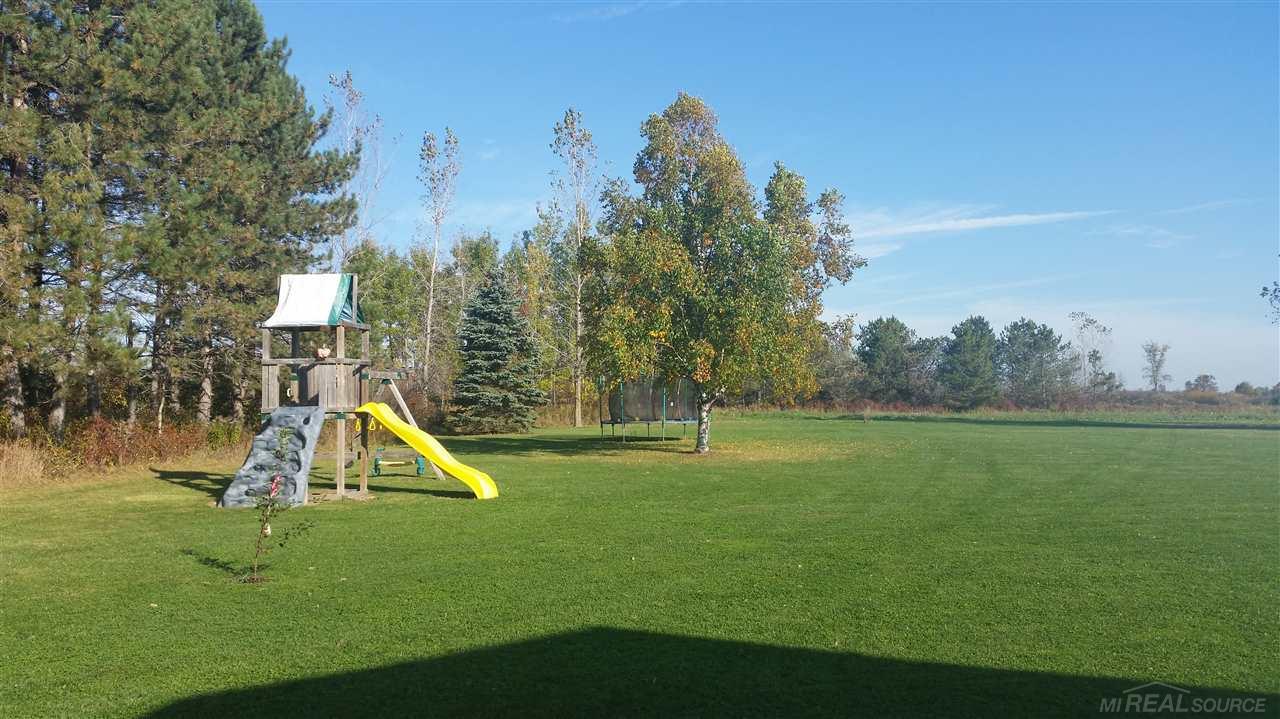 14888 Sullivan Road Capac, MI 48014 - Photo 44 of 50 31266994-43.JPG