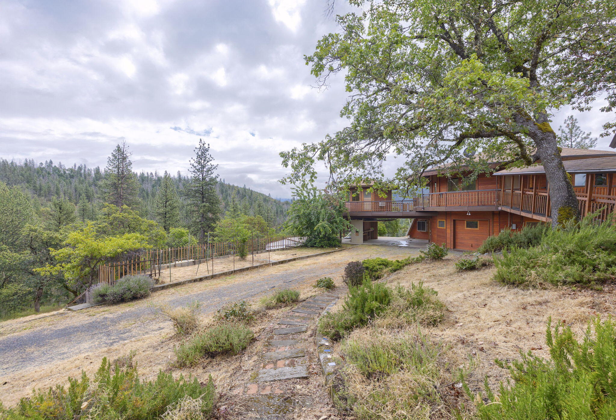 9595 Sterling Creek Road Jacksonville, OR 97530 - Photo 53 of 76 a view of a dry yard with wooden fence