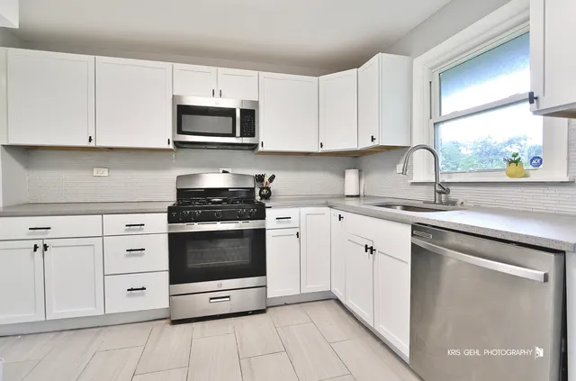 $175,000 | 1000 Pine Street, Waukegan, IL 60085