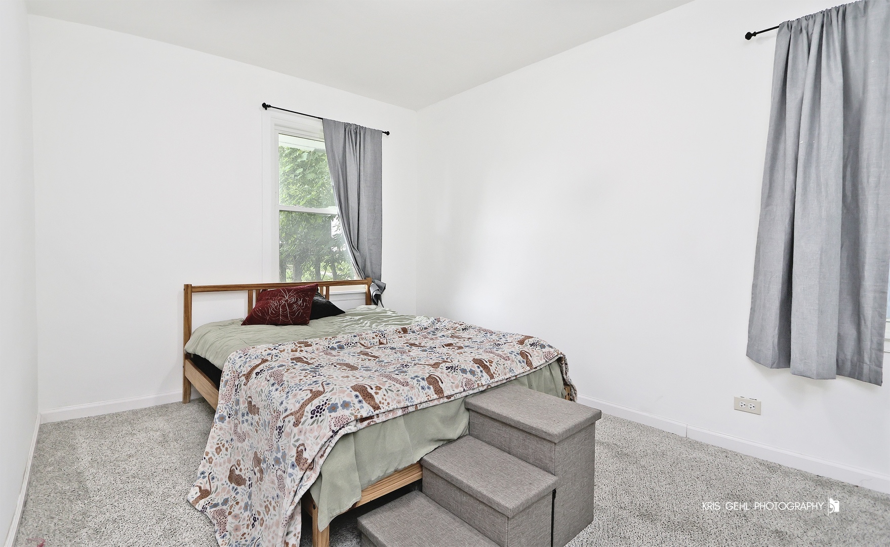 1000 Pine Street Waukegan, IL 60085 - Photo 8 of 13 a bedroom with a bed and a window