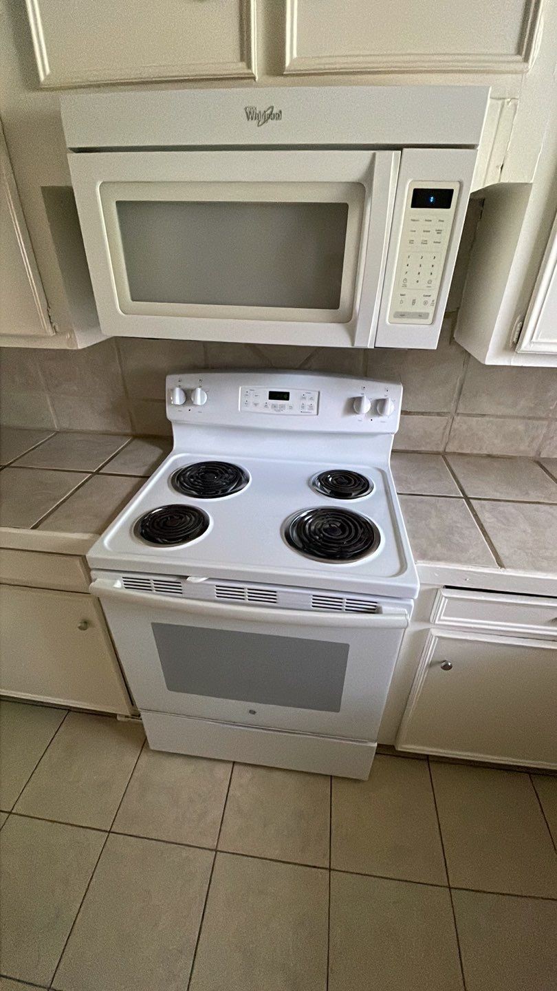 1305 Adams Street, Unit 4 Conroe, TX 77301 - Photo 21 of 32 a close view of stove and microwave