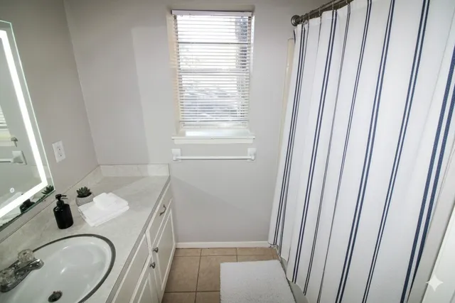 $850 | 1305 Adams Street, Unit 4, Conroe, TX 77301