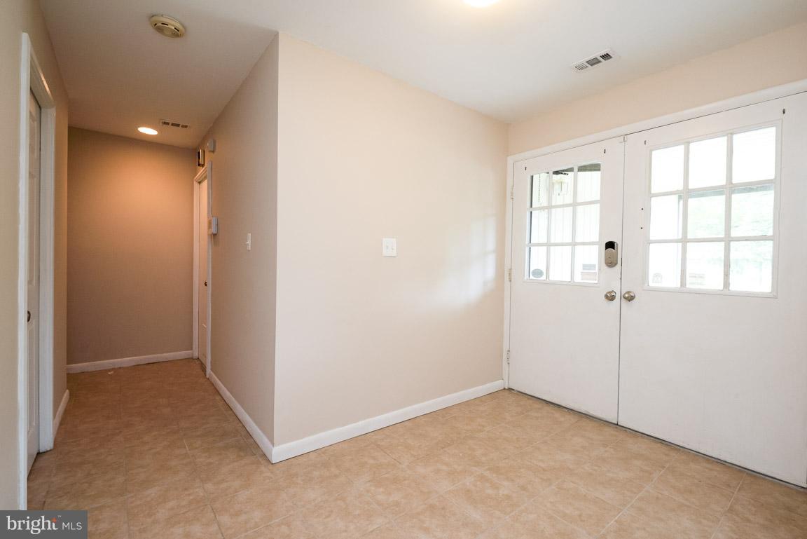 14943 Hydrus Road Silver Spring, MD 20906 - Photo 3 of 27 Interior (General)